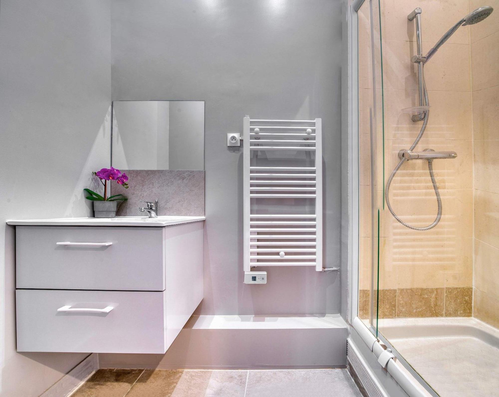 Renovated Champs-Elysees Retreat Apartment Paris Luaran gambar