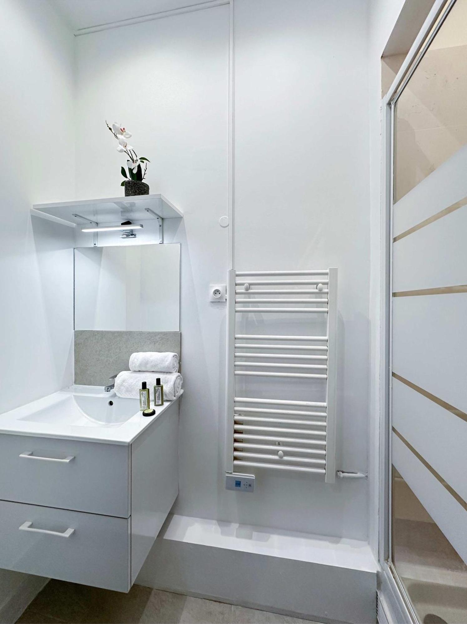 Renovated Champs-Elysees Retreat Apartment Paris Luaran gambar